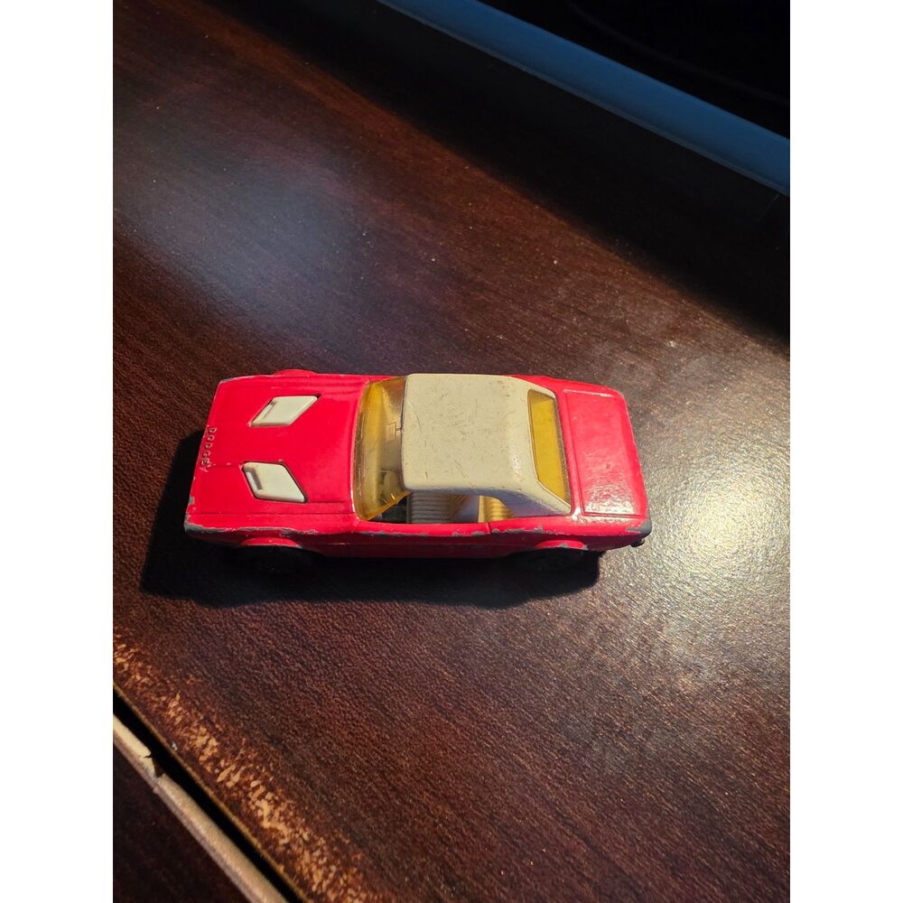 Vintage Lesney Matchbox Superfast Dodge Challenger 1975 England Red White